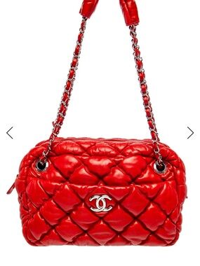 CHANEL Red Quilted Leather Shoulder Bag with Chain Strap